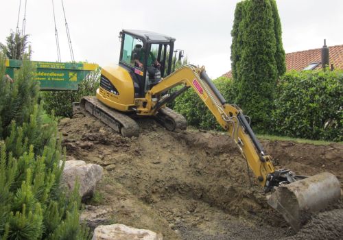 tiefbau_leitungsbau_garten_bagger_aushub_pool