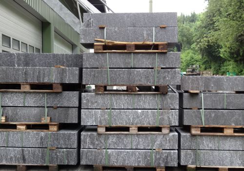 kies_natursteinhandel_stellriemen_granitstelen