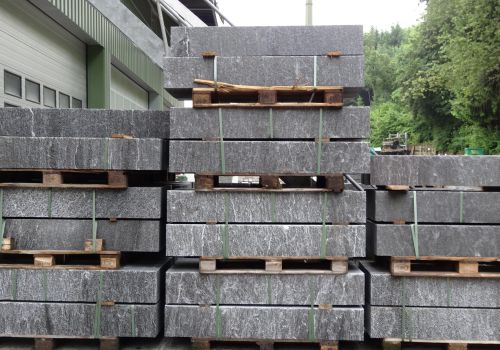 kies_natursteinhandel_stellriemen_granitstelen